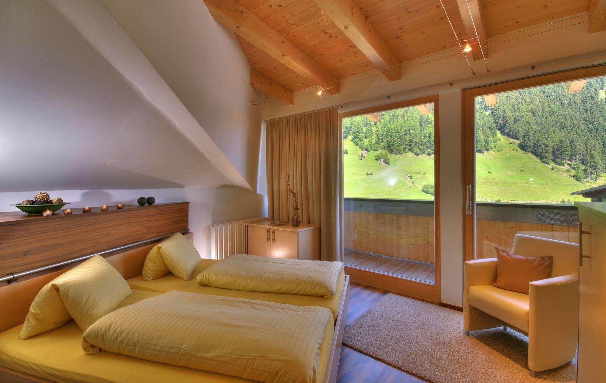 Petit Madlein Bed & Breakfast Ischgl Phòng bức ảnh
